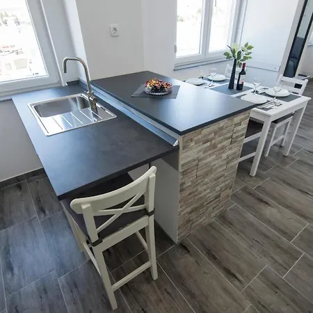 Pleasure Sea View Apartament *