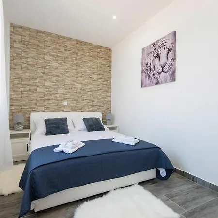 Pleasure Sea View Apartament