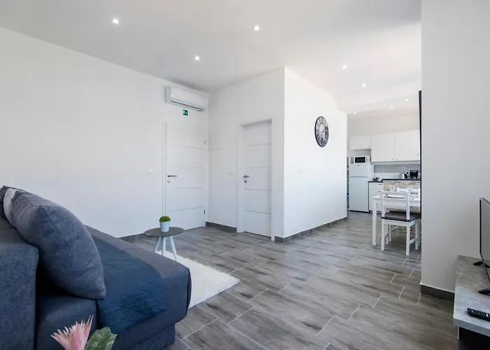 Pleasure Sea View Apartment